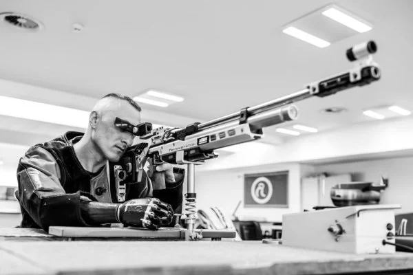 中国神枪刘宇坤男子射击世界杯破世界纪录 三姿金牌成就大满贯